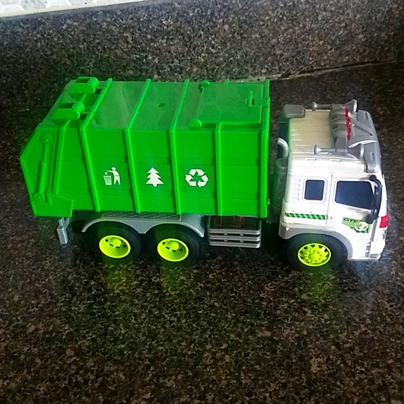 Toy truck - Picture 1 of 3